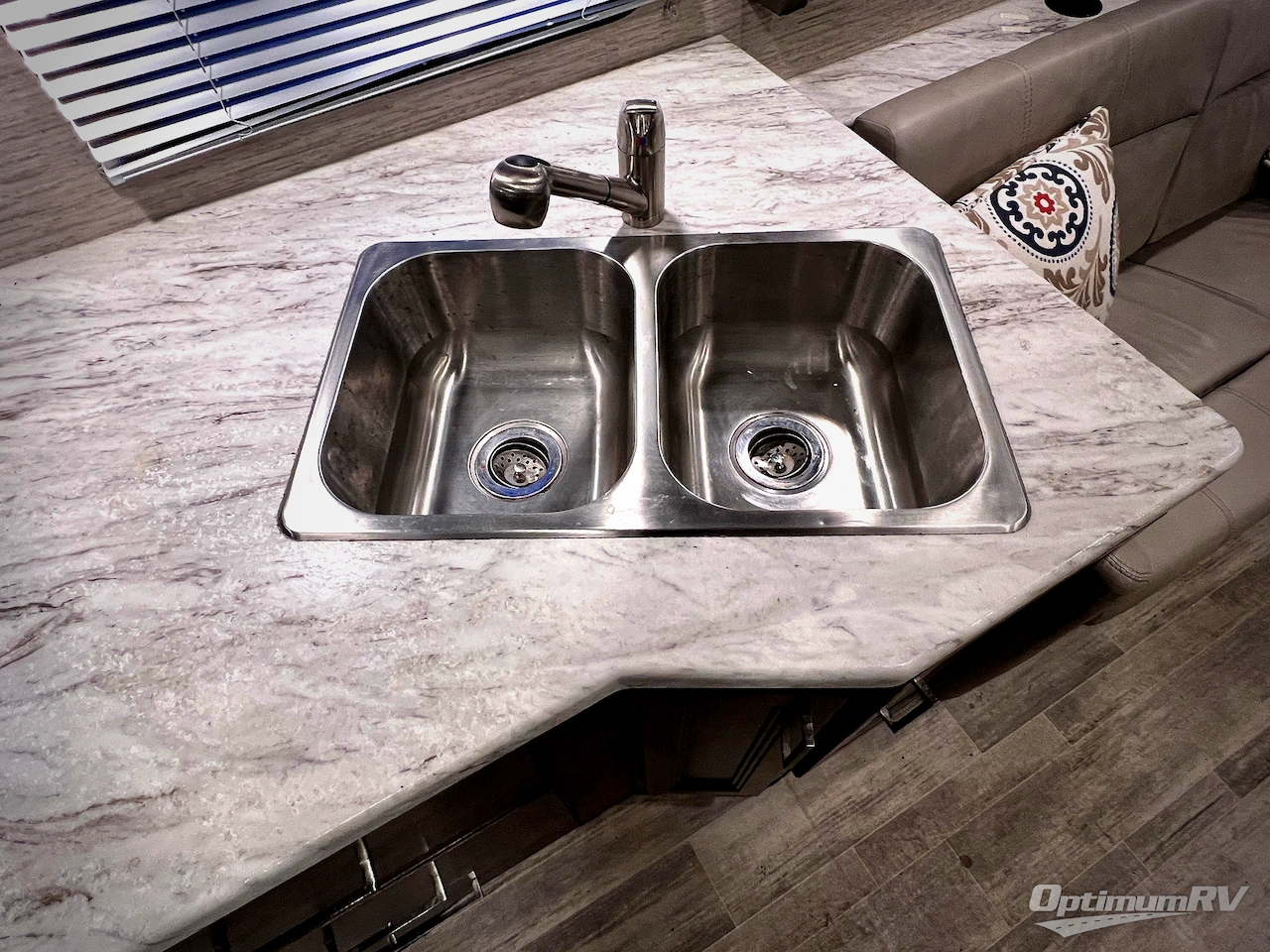 2022 Thor Freedom Traveler 29A Photo 24