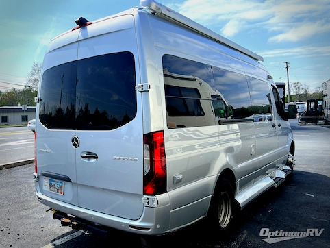 2021 Pleasure-Way Plateau TS RV Photo 2