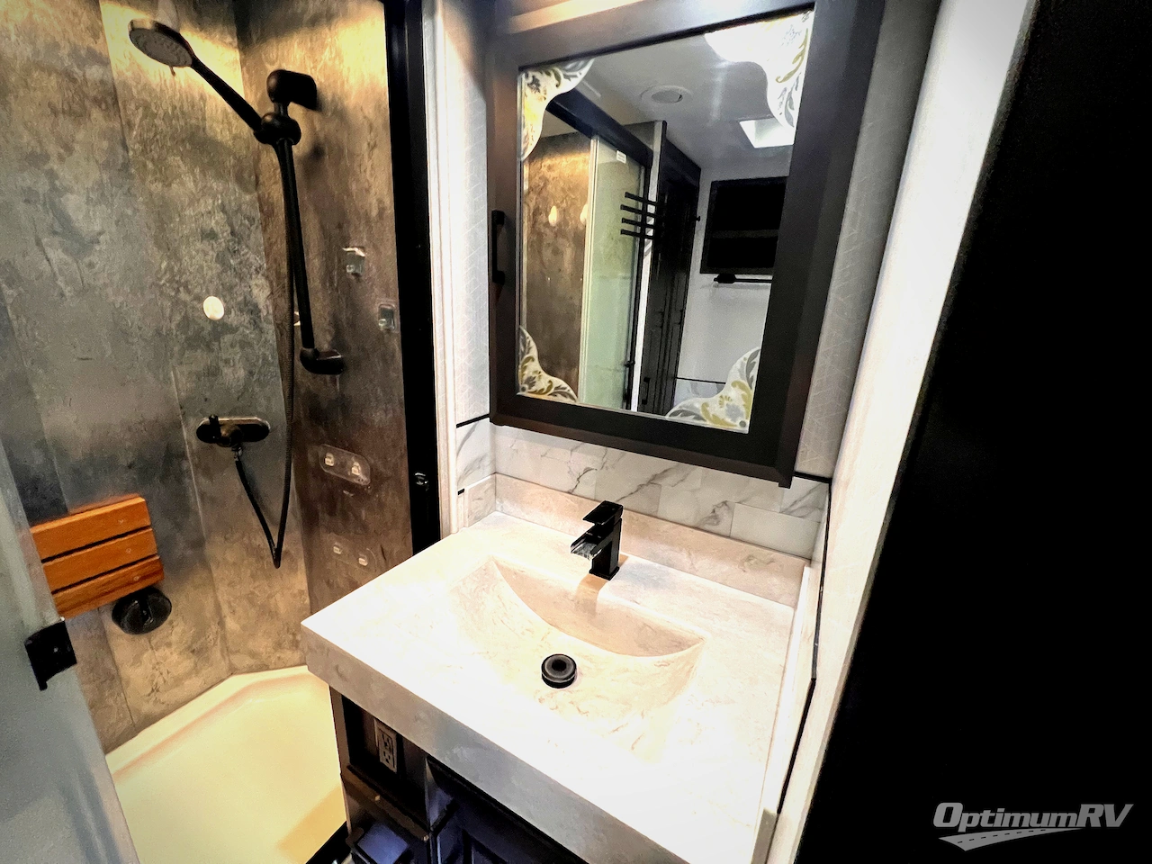 2022 DRV Luxury Suites FullHouse JX450 Photo 20