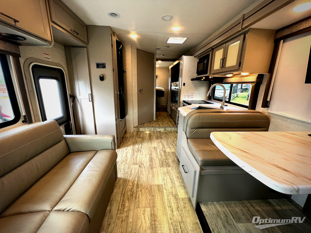 2025 Thor Chateau 31EV Photo 4