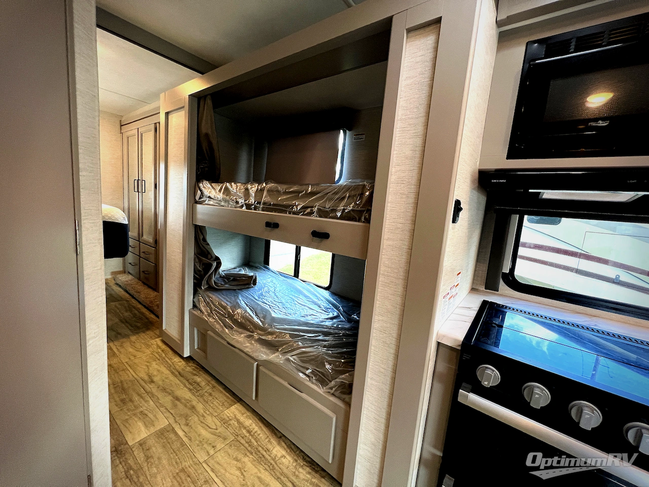 2025 Thor Chateau 31EV Photo 15