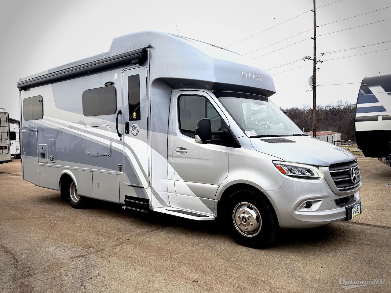 2023 Tiffin Wayfarer 25LW Photo 2