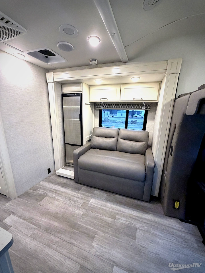 2023 Tiffin Wayfarer 25LW Photo 7