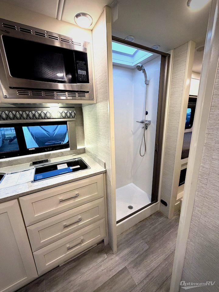 2023 Tiffin Wayfarer 25LW Photo 9