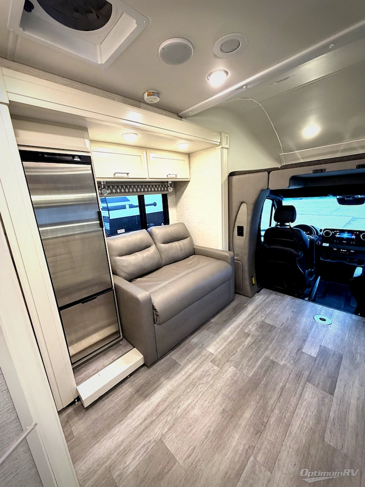 2023 Tiffin Wayfarer 25LW Photo 8