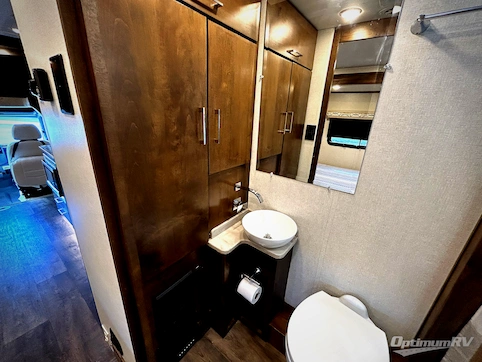 2019 Tiffin Wayfarer 24QW RV Photo 4
