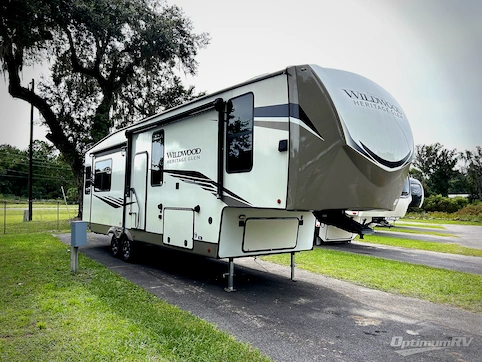 Used 2022 Forest River Wildwood Heritage Glen 286RL Featured Photo