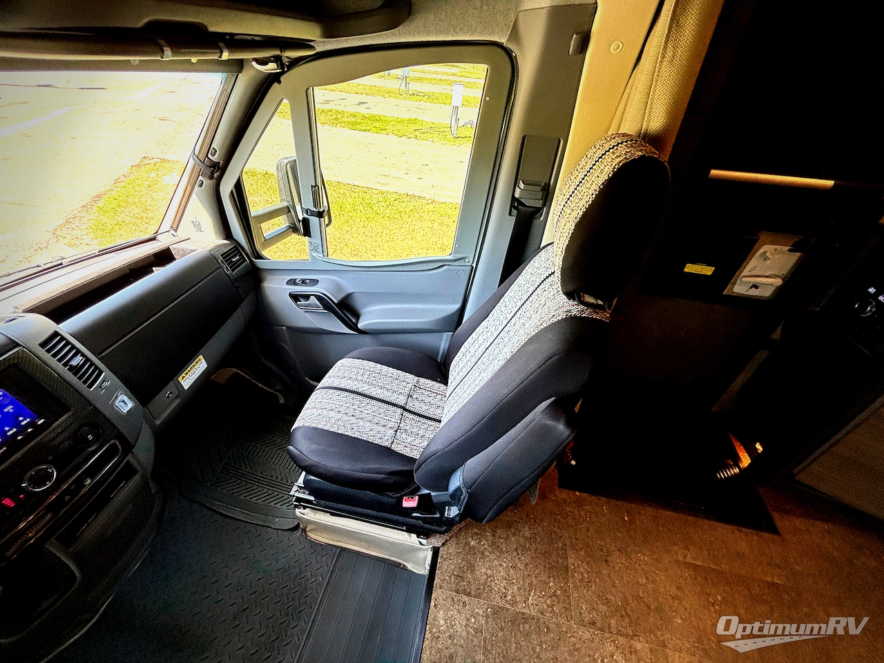 2017 Winnebago View 24J Photo 8