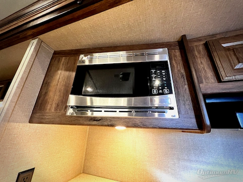 2017 Keystone Cougar X-Lite 29RES RV Photo 3