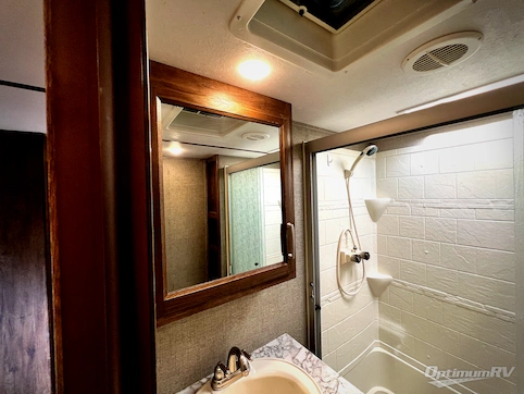 2017 Keystone Cougar X-Lite 29RES RV Photo 4