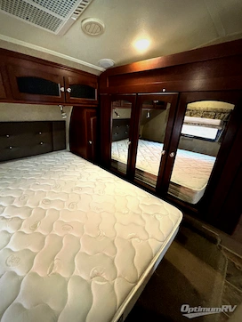 2015 Forest River Rockwood Signature Ultra Lite 8289WS RV Photo 3