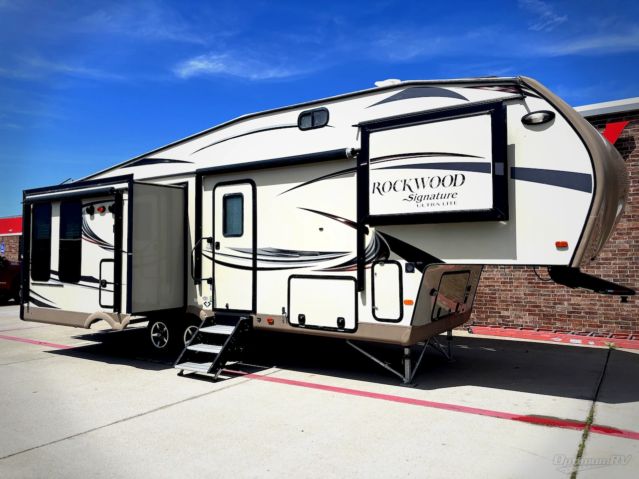 2015 Forest River Rockwood Signature Ultra Lite 8289WS Photo 1