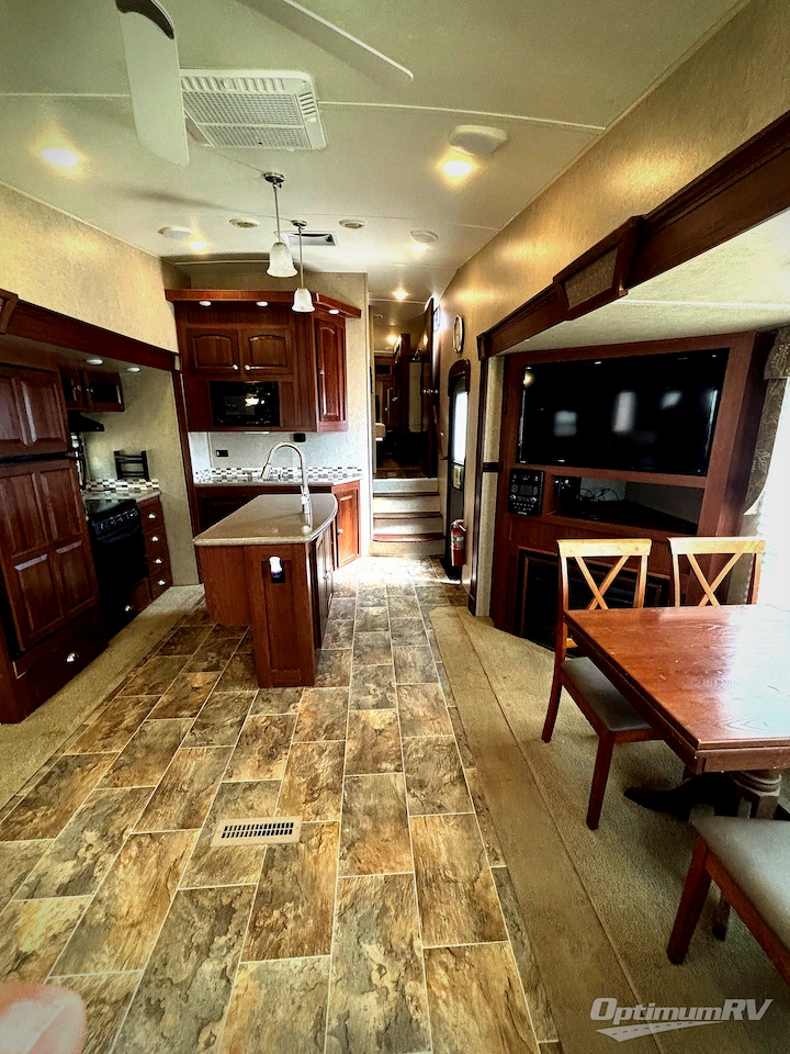 2015 Forest River Rockwood Signature Ultra Lite 8289WS Photo 8