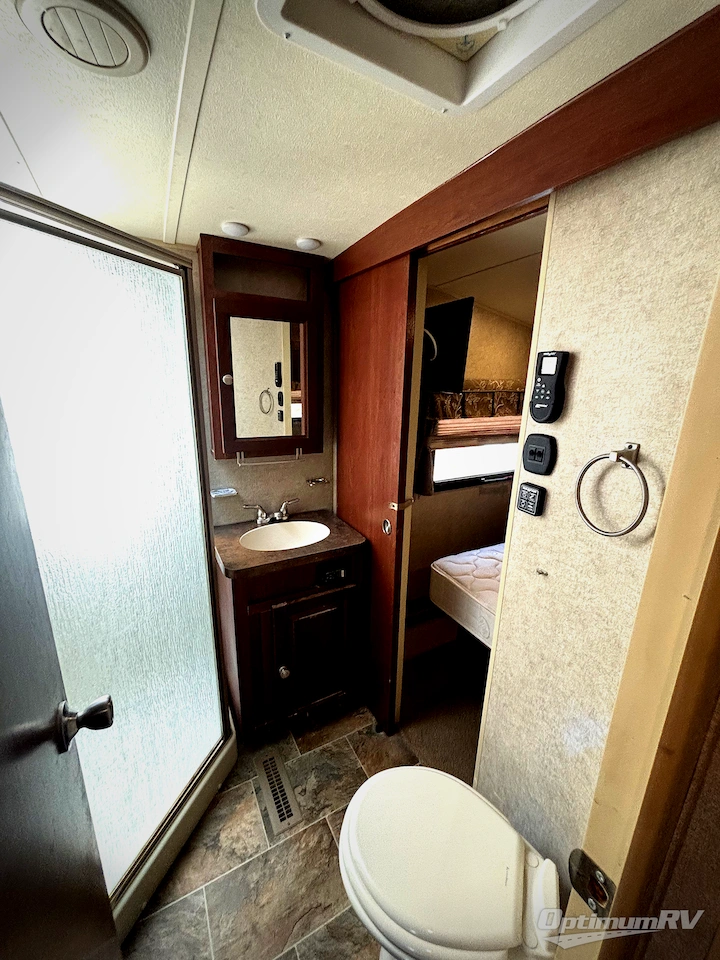 2015 Forest River Rockwood Signature Ultra Lite 8289WS Photo 10