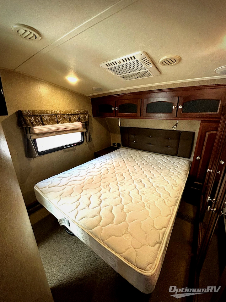 2015 Forest River Rockwood Signature Ultra Lite 8289WS Photo 12