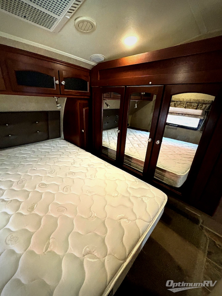 2015 Forest River Rockwood Signature Ultra Lite 8289WS Photo 13
