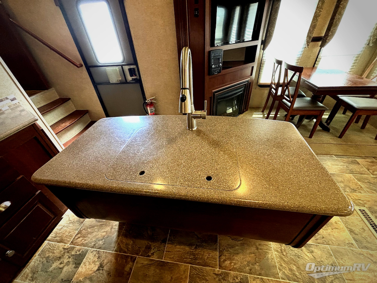 2015 Forest River Rockwood Signature Ultra Lite 8289WS Photo 21