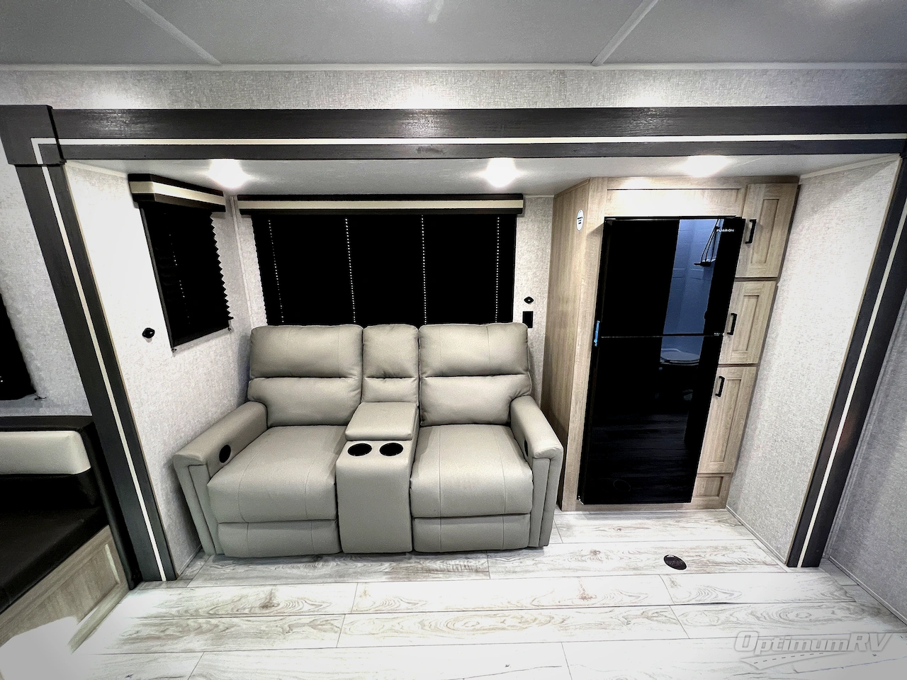 2026 East To West Della Terra 251RD Photo 8