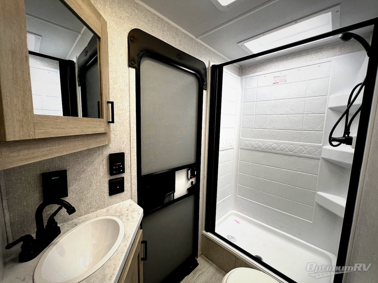 2026 East To West Della Terra 241BH Photo 26