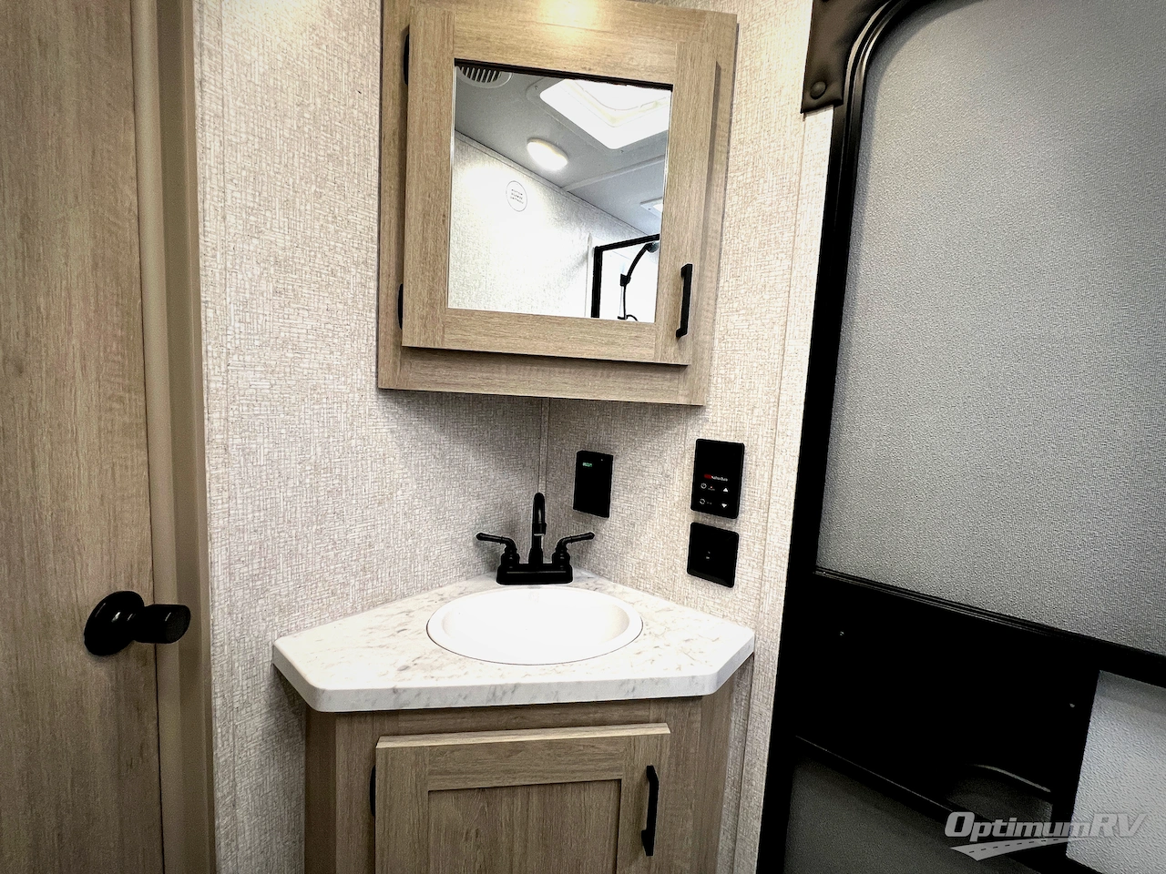 2026 East To West Della Terra 241BH Photo 27