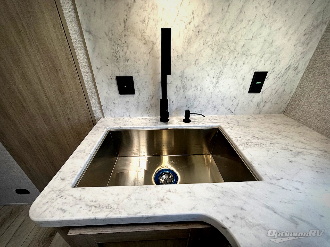 2026 East To West Della Terra 251RD Photo 8