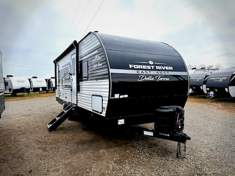 New 2026 East To West Della Terra 241BH Featured Photo