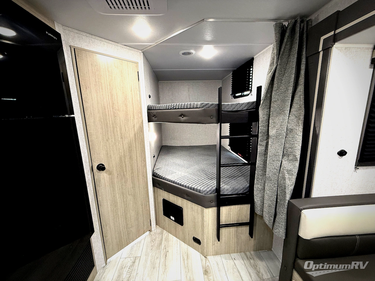 2026 East To West Della Terra 241BH Photo 11