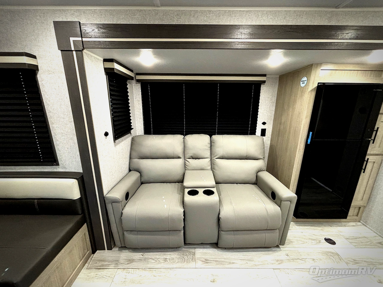 2026 East To West Della Terra 251RD Photo 14