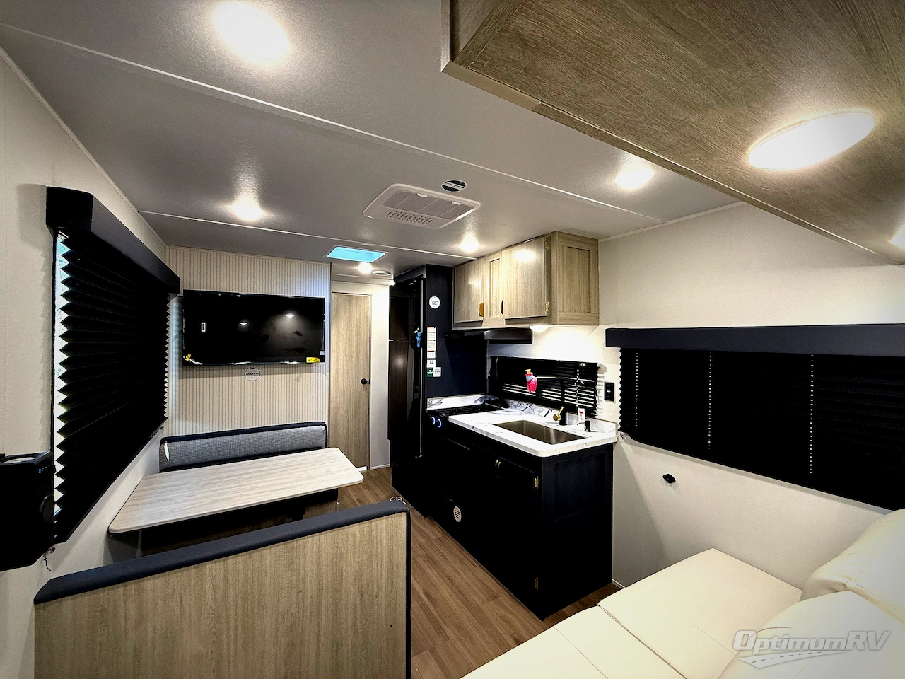 2026 East To West Acclaim 2400BH Photo 3