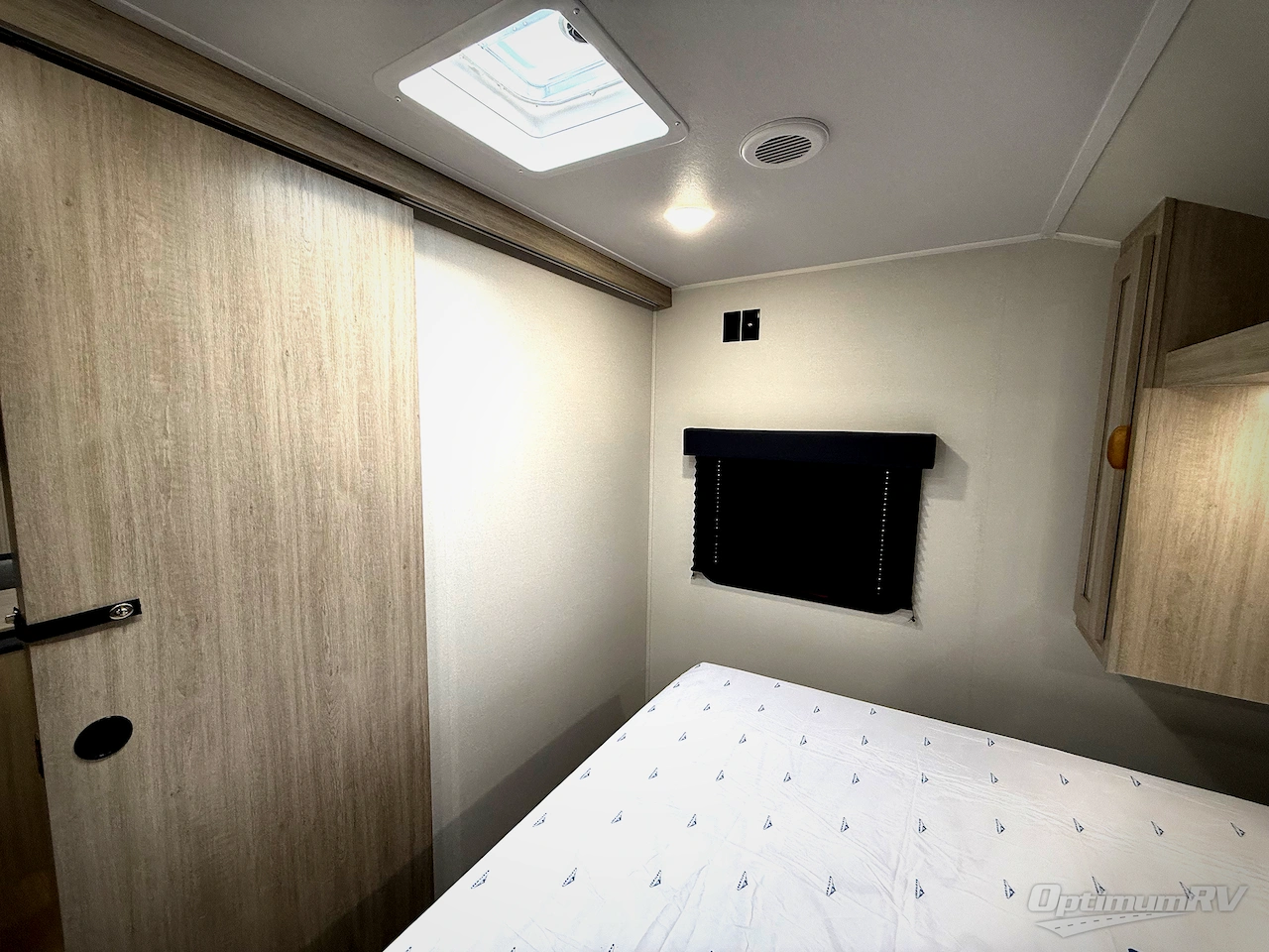 2026 East To West Acclaim 2400BH Photo 6