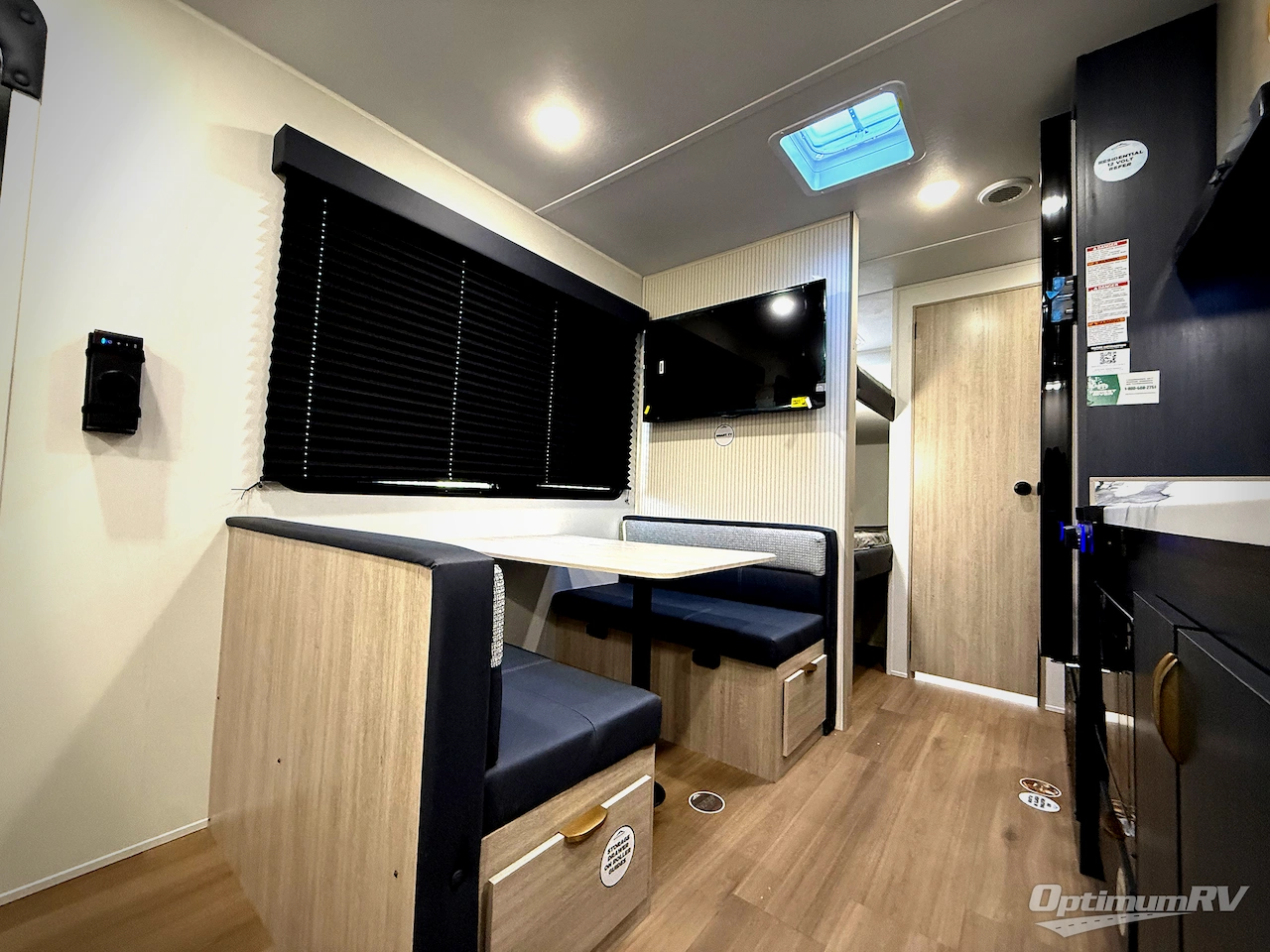 2026 East To West Acclaim 2400BH Photo 9