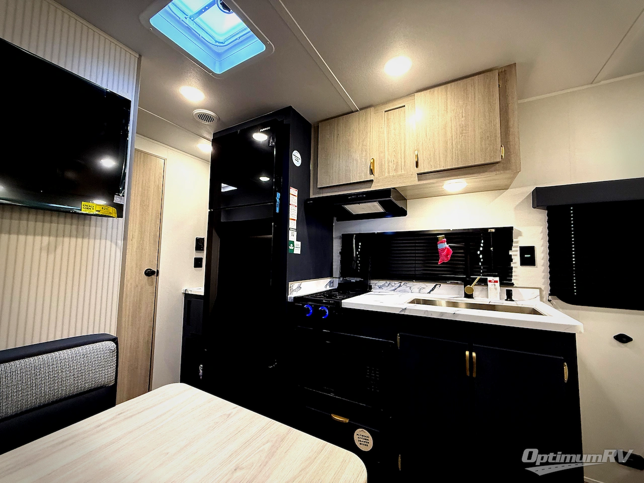 2026 East To West Acclaim 2400BH Photo 11