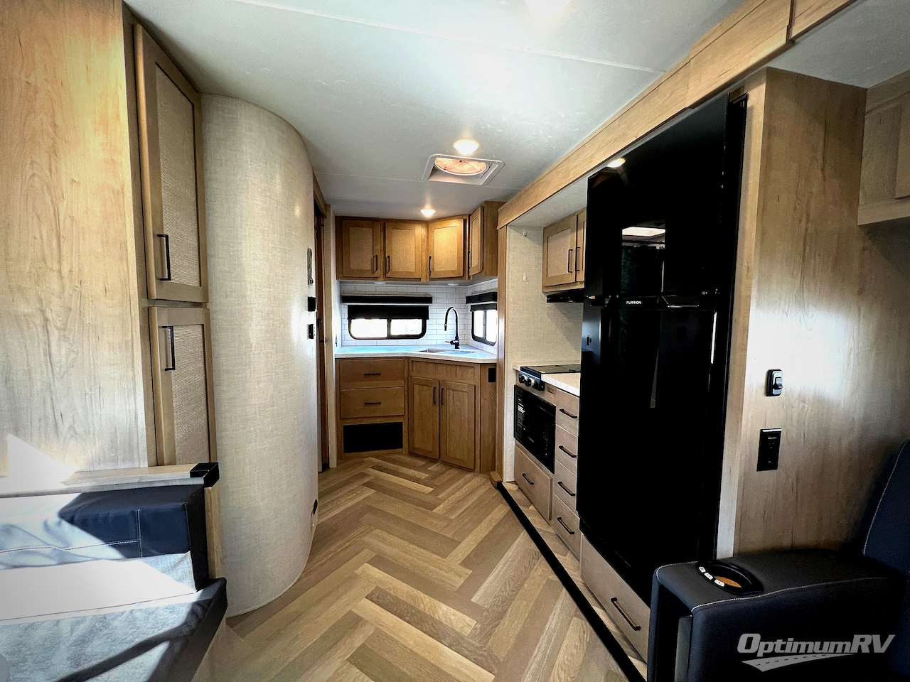 2024 Ember E-Series 22MLQ Photo 8