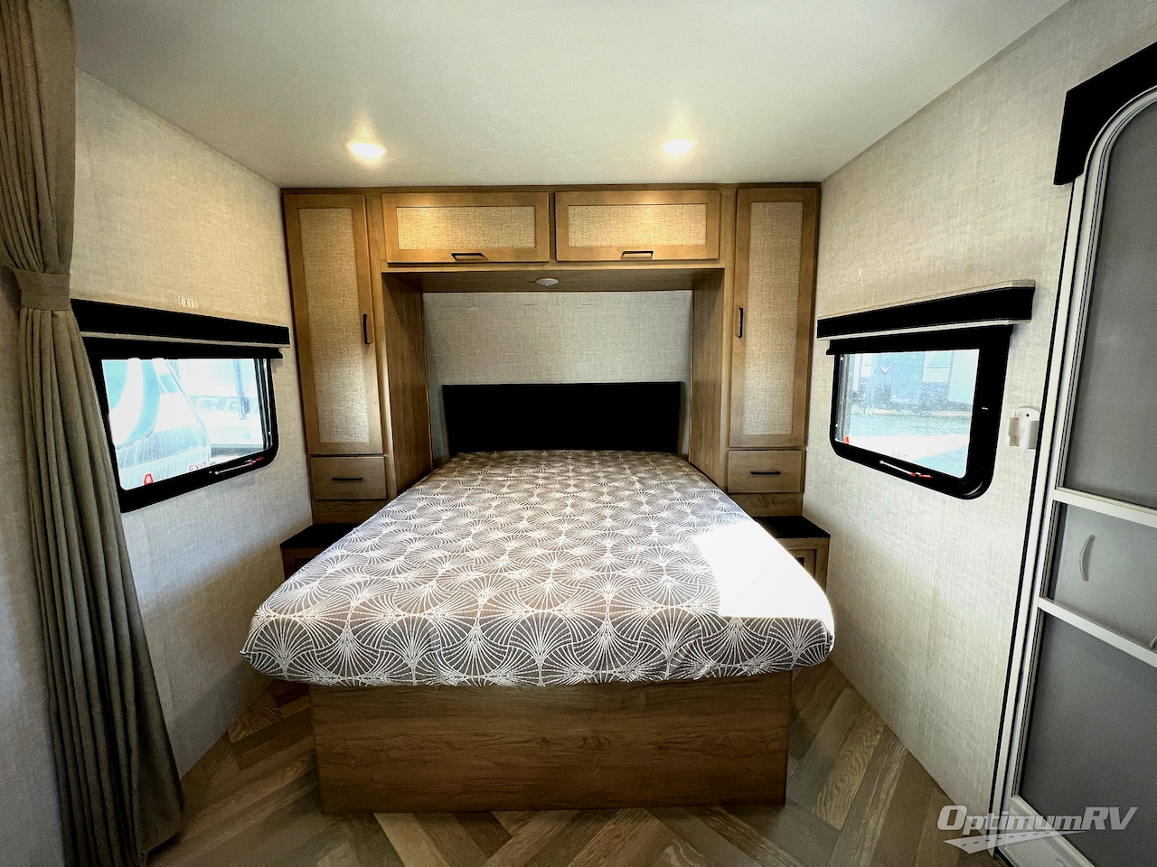 2024 Ember E-Series 22MLQ Photo 17