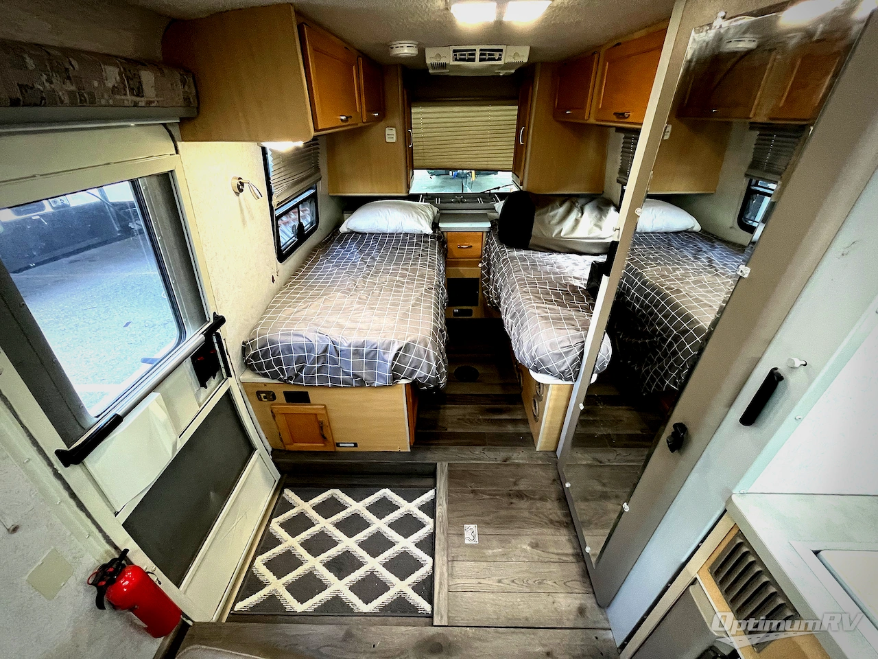 2001 Winnebago Rialta 22FD Photo 9
