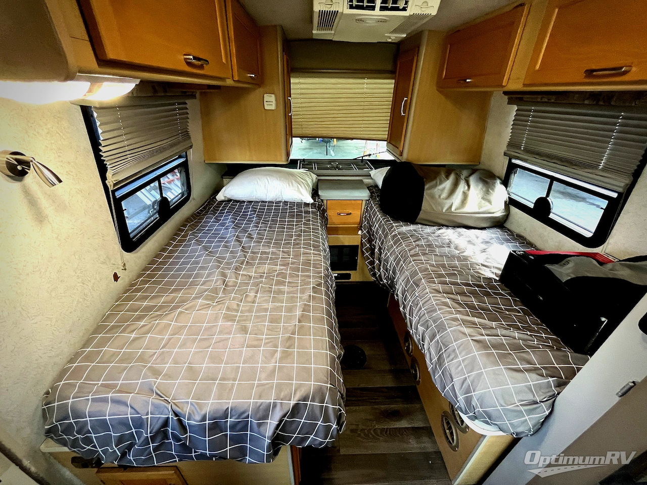 2001 Winnebago Rialta 22FD Photo 11