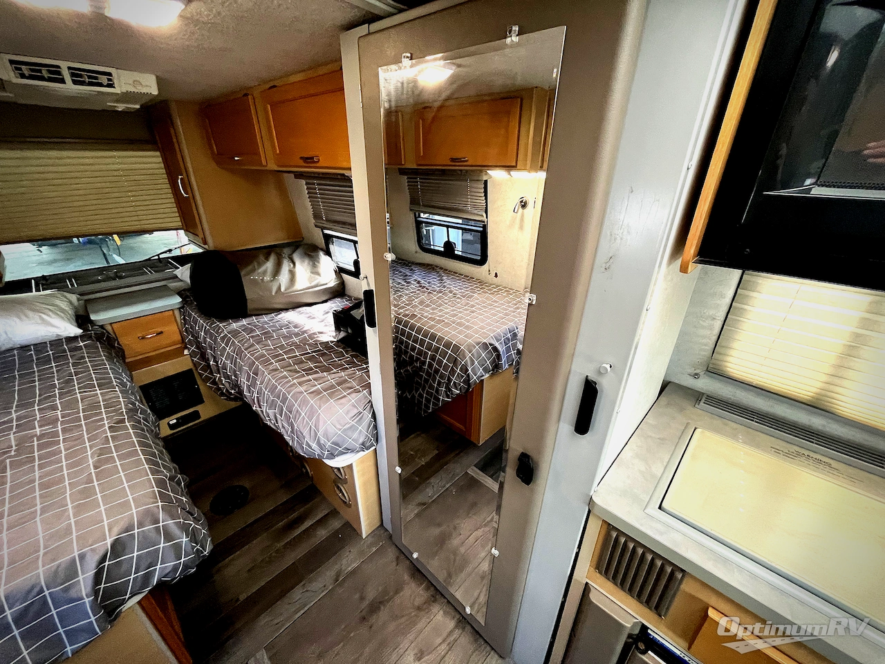 2001 Winnebago Rialta 22FD Photo 12