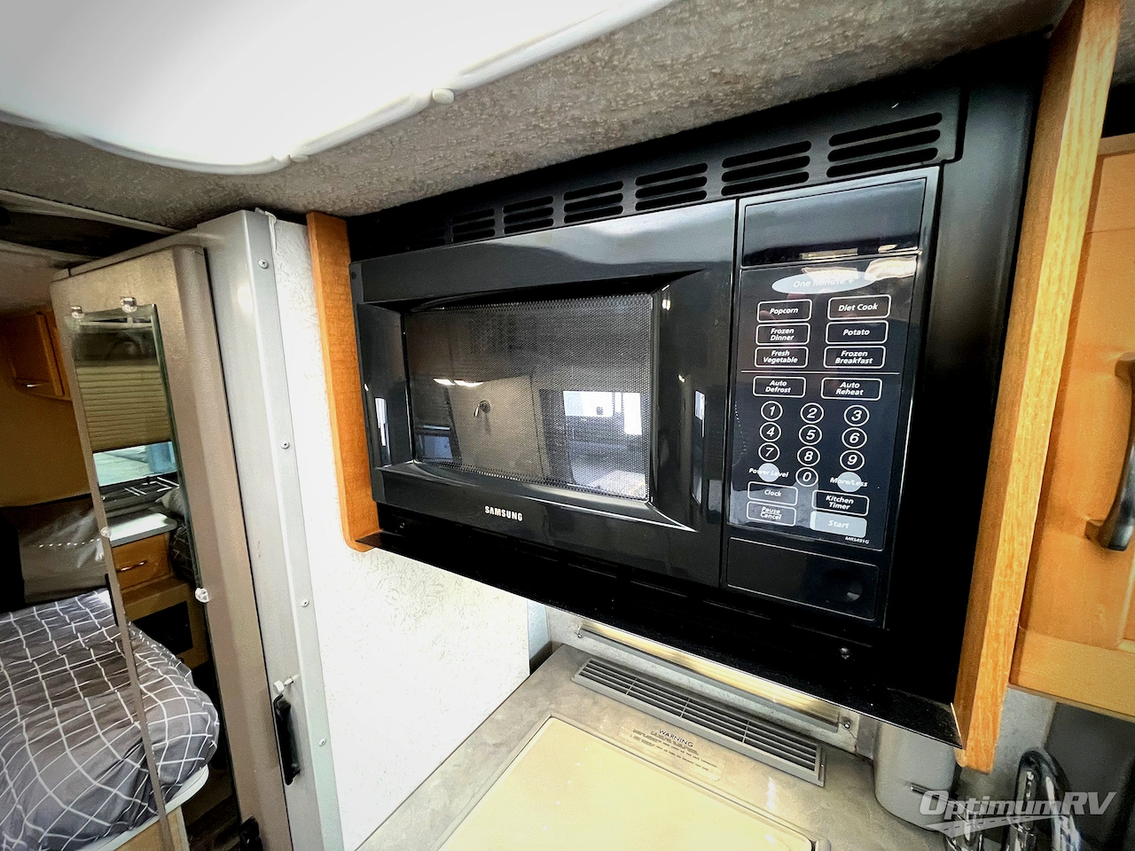 2001 Winnebago Rialta 22FD Photo 14