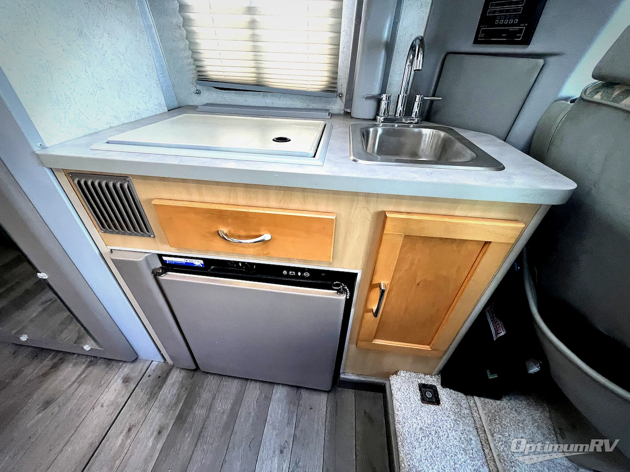 2001 Winnebago Rialta 22FD Photo 16