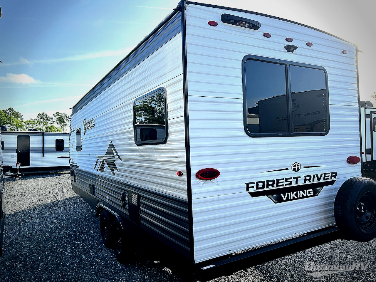 2025 Forest River Viking 5K Series 242MK Photo 3