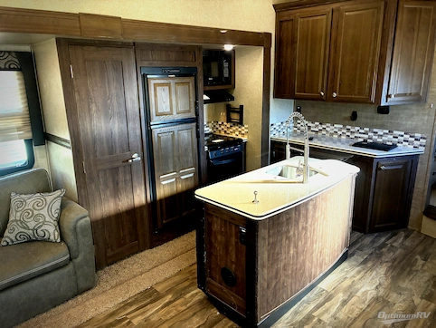 2018 Forest River Flagstaff Classic Super Lite 8528IKWS RV Photo 4