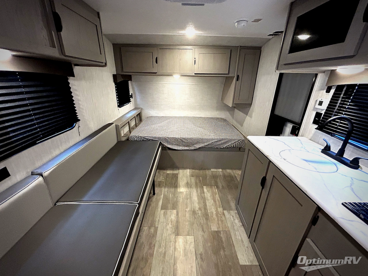 2025 Forest River Viking 4K Series 18BH Photo 5