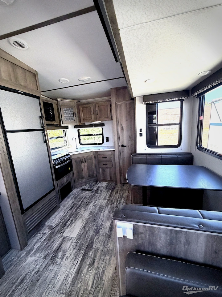 2020 Keystone Sprinter Campfire Edition 27FWML Photo 4