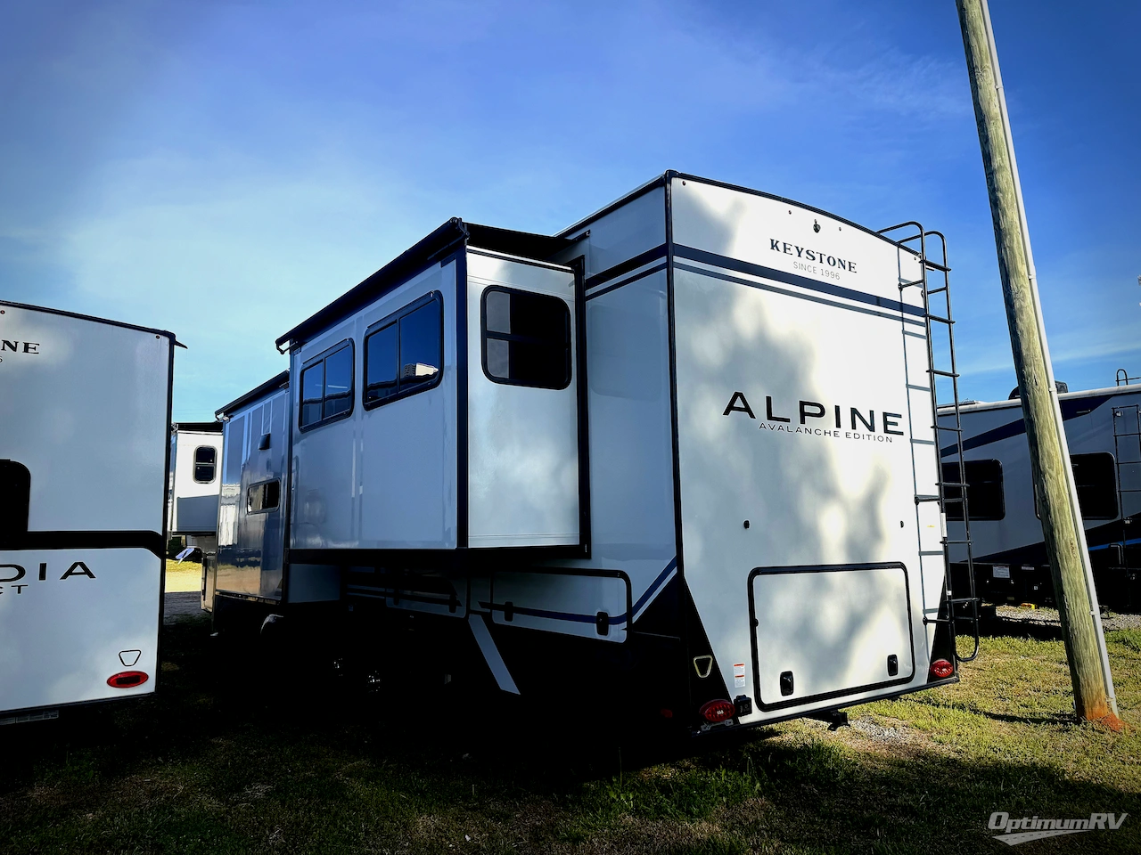2026 Keystone Alpine Avalanche Edition 381DL Photo 3