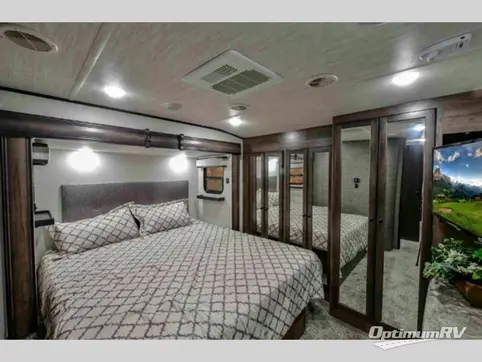 2020 Heartland Bighorn Traveler 32RS RV Photo 4