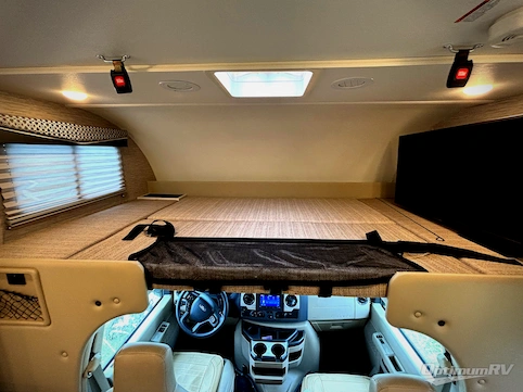 2023 Thor Four Winds 25M RV Photo 3