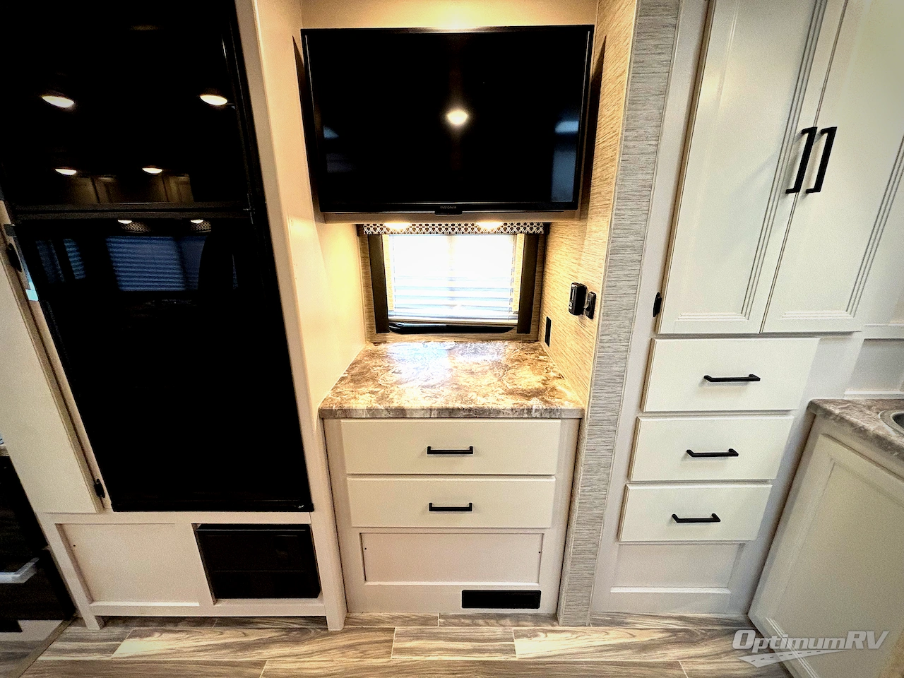 2023 Thor Four Winds 25M Photo 17