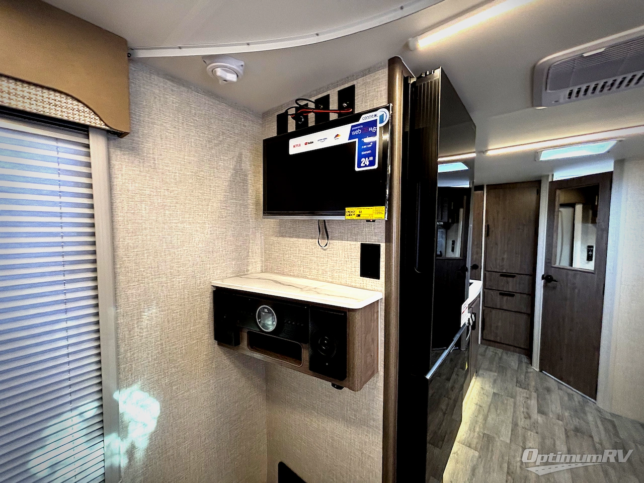 2026 Lance Lance Travel Trailers 1995 Photo 8