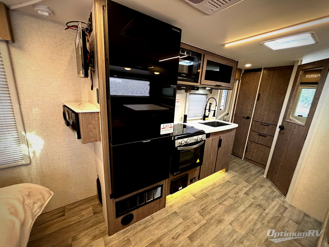 2026 Lance Lance Travel Trailers 1995 Photo 9