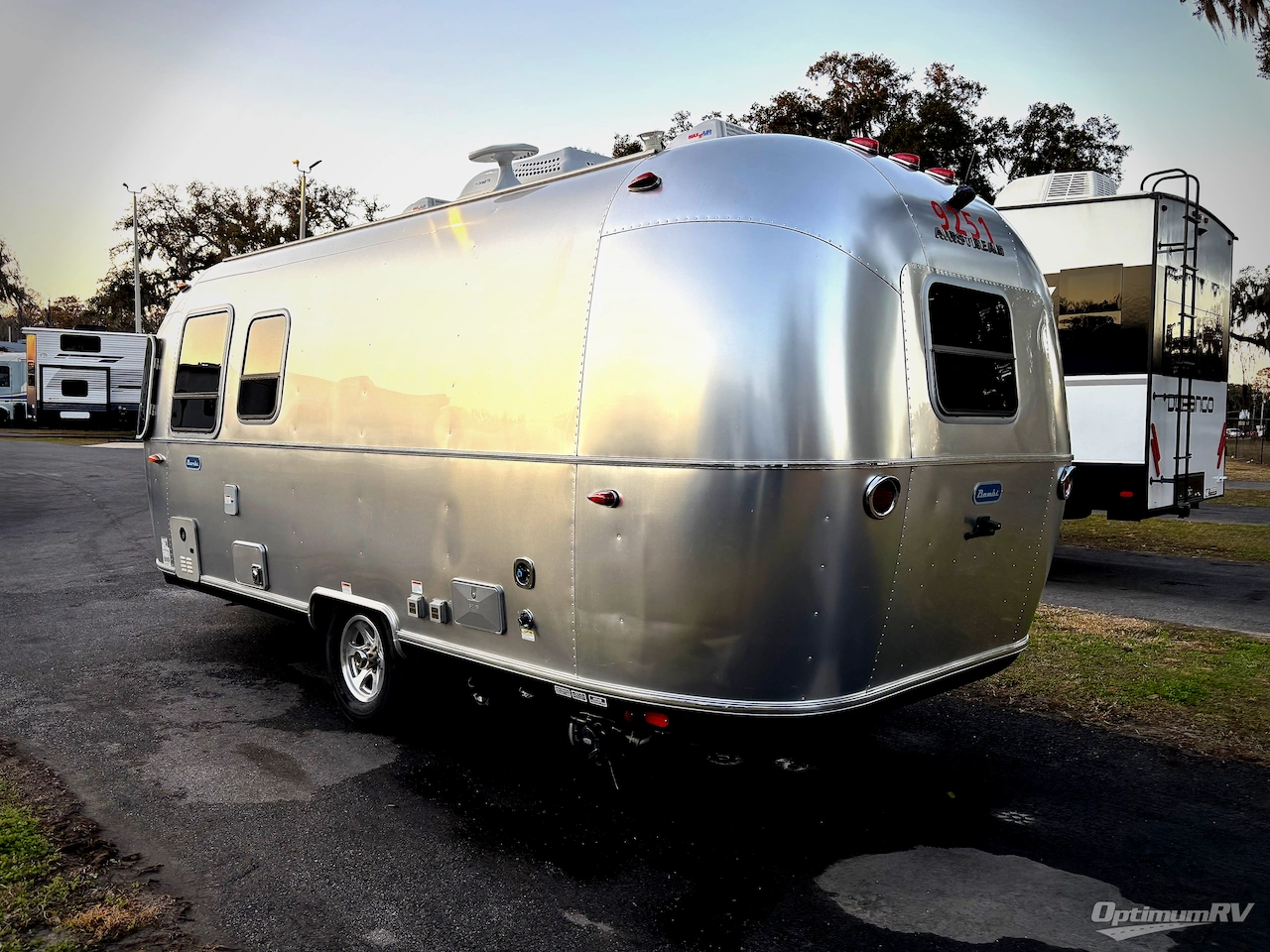 2021 Airstream Bambi 22FB Photo 3
